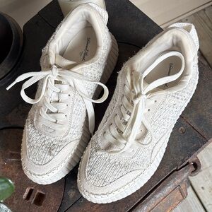 Universal Thread Cream Textured Sneakers